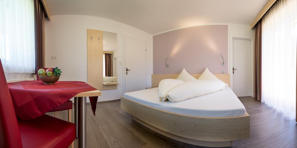 Pension Roasthof Neustift im Stubaital Quarto foto